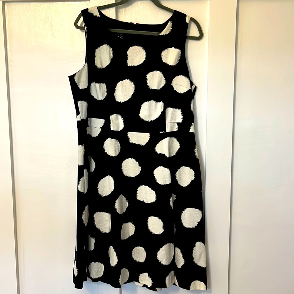 Talbots sz 16P black dress with white dots. Pockets. Zipper in back.